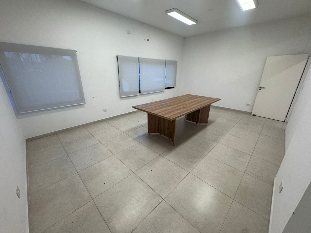 LOCAL COMERCIAL EN ALQUILER - EXCELENTE UBICACION EN PILAR - A METROS DE PANAMERICANA Y RUTA 25