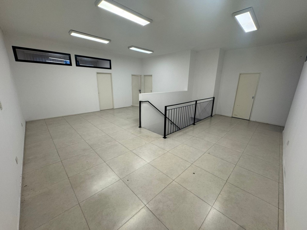 LOCAL COMERCIAL EN ALQUILER - EXCELENTE UBICACION EN PILAR - A METROS DE PANAMERICANA Y RUTA 25
