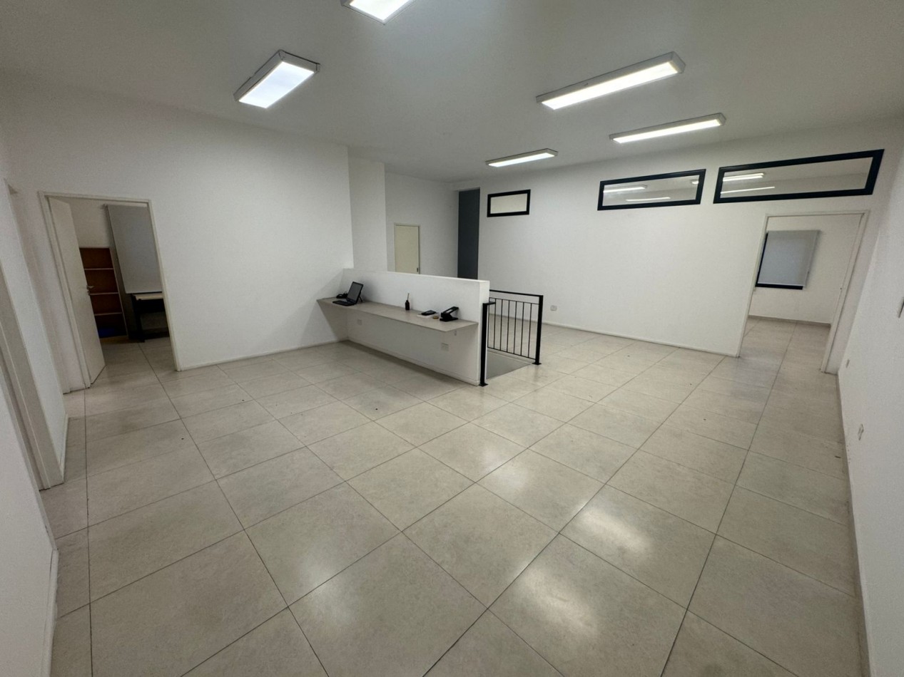 LOCAL COMERCIAL EN ALQUILER - EXCELENTE UBICACION EN PILAR - A METROS DE PANAMERICANA Y RUTA 25