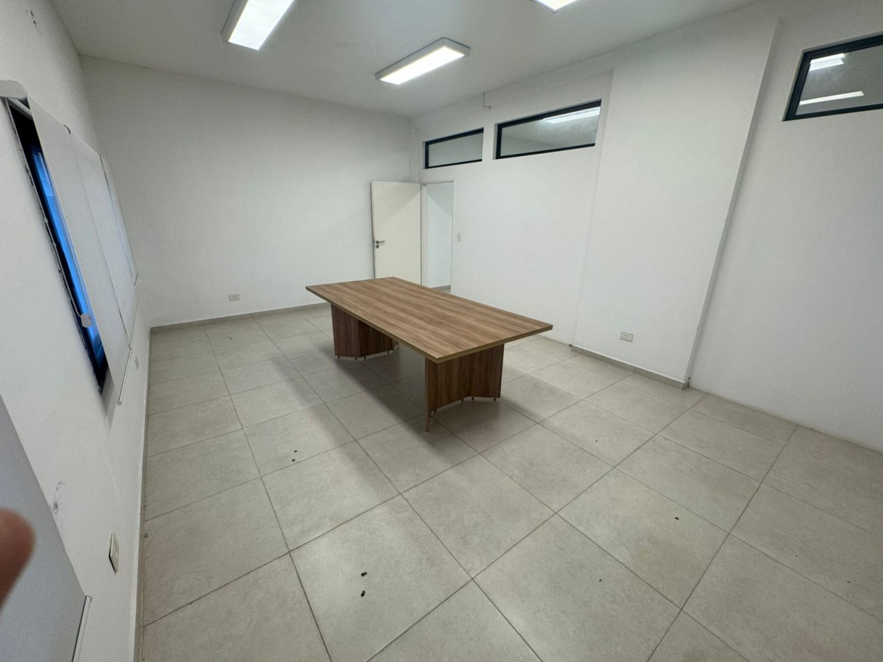 LOCAL COMERCIAL EN ALQUILER - EXCELENTE UBICACION EN PILAR - A METROS DE PANAMERICANA Y RUTA 25