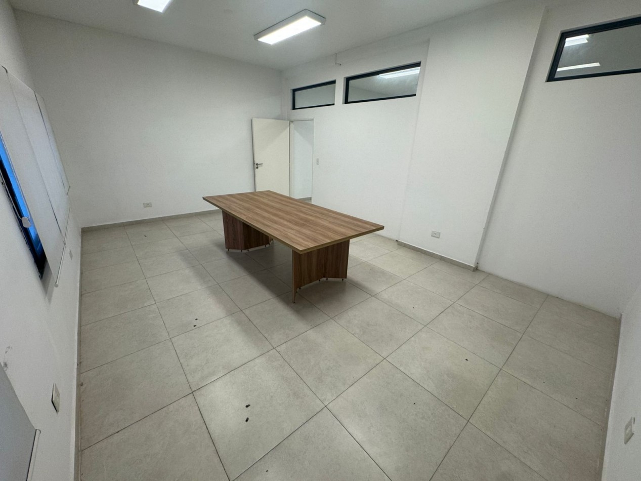 LOCAL COMERCIAL EN ALQUILER - EXCELENTE UBICACION EN PILAR - A METROS DE PANAMERICANA Y RUTA 25