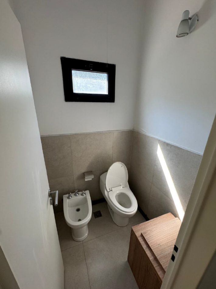 LOCAL COMERCIAL EN ALQUILER - EXCELENTE UBICACION EN PILAR - A METROS DE PANAMERICANA Y RUTA 25
