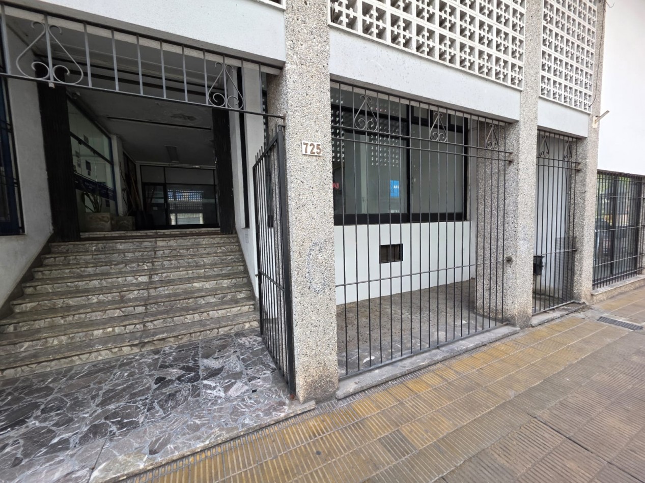 LOCAL COMERCIAL A LA CALLE EN ALQUILER - GALERIA TUCMA, PILAR