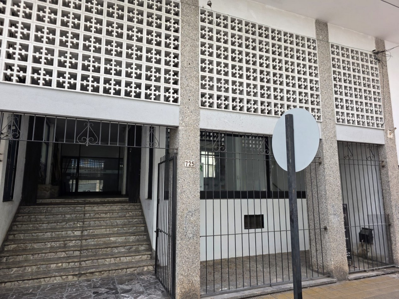 LOCAL COMERCIAL A LA CALLE EN ALQUILER - GALERIA TUCMA, PILAR
