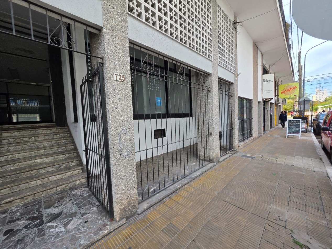 LOCAL COMERCIAL A LA CALLE EN ALQUILER - GALERIA TUCMA, PILAR