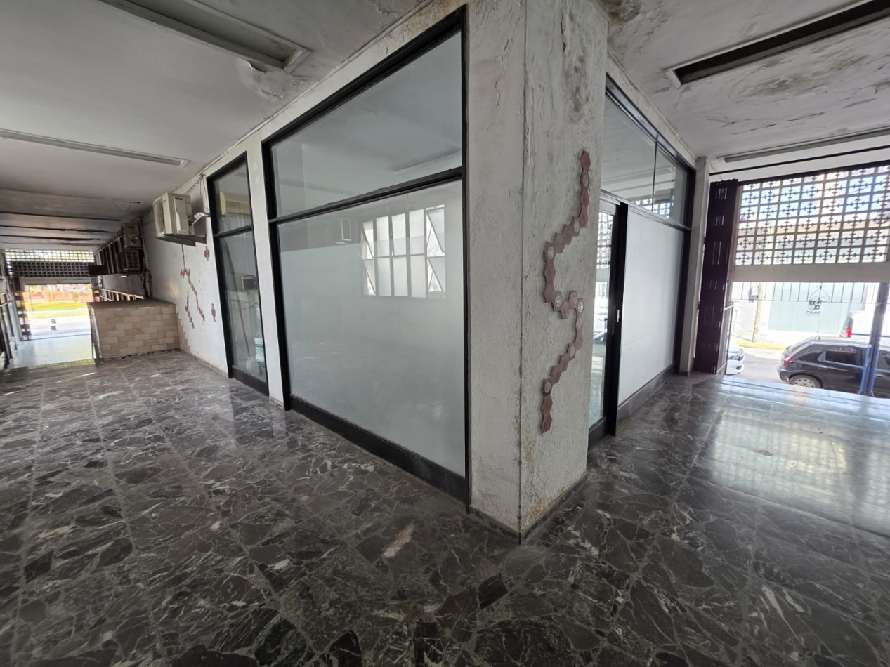 LOCAL COMERCIAL A LA CALLE EN ALQUILER - GALERIA TUCMA, PILAR