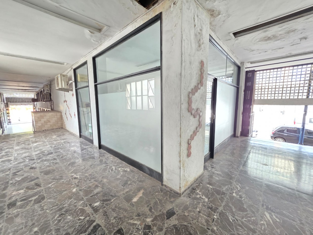 LOCAL COMERCIAL A LA CALLE EN ALQUILER - GALERIA TUCMA, PILAR