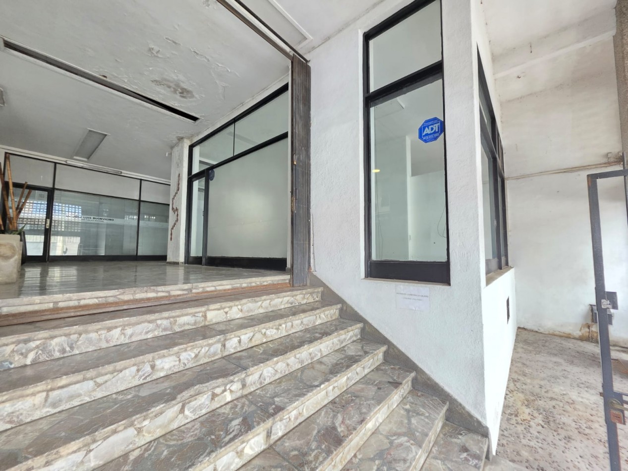 LOCAL COMERCIAL A LA CALLE EN ALQUILER - GALERIA TUCMA, PILAR