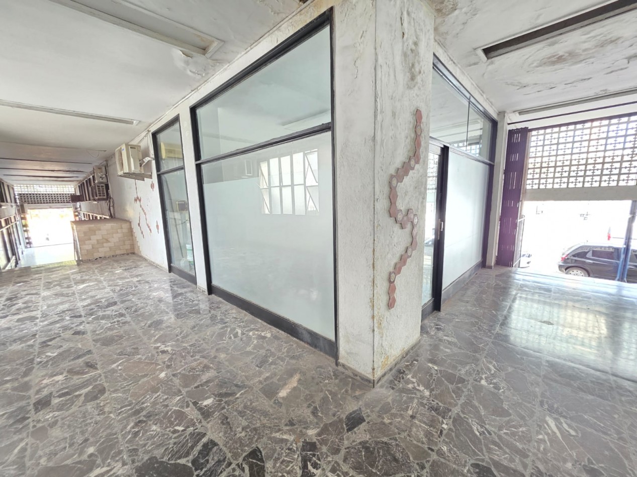 LOCAL COMERCIAL A LA CALLE EN ALQUILER - GALERIA TUCMA, PILAR