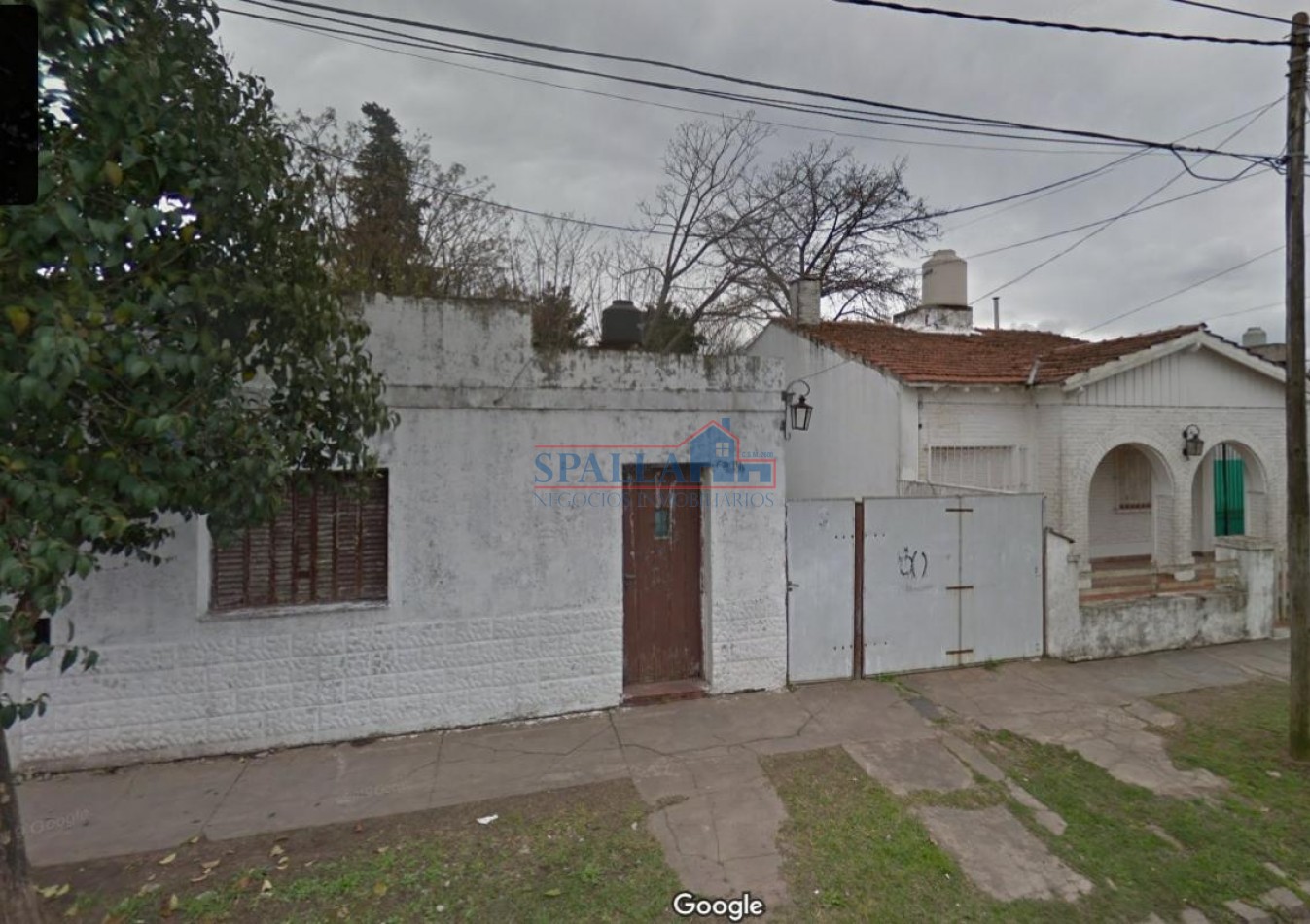 VENTA TERRENO CON CASA PILAR CENTRO A REFACCIONAR O DEMOLER UR1