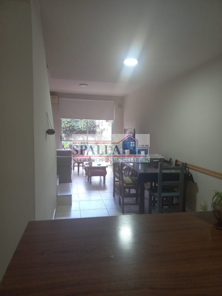 VENTA TRIPLEX 4 AMBIENTES CON COCHERA EN VILLA MORRA PILAR