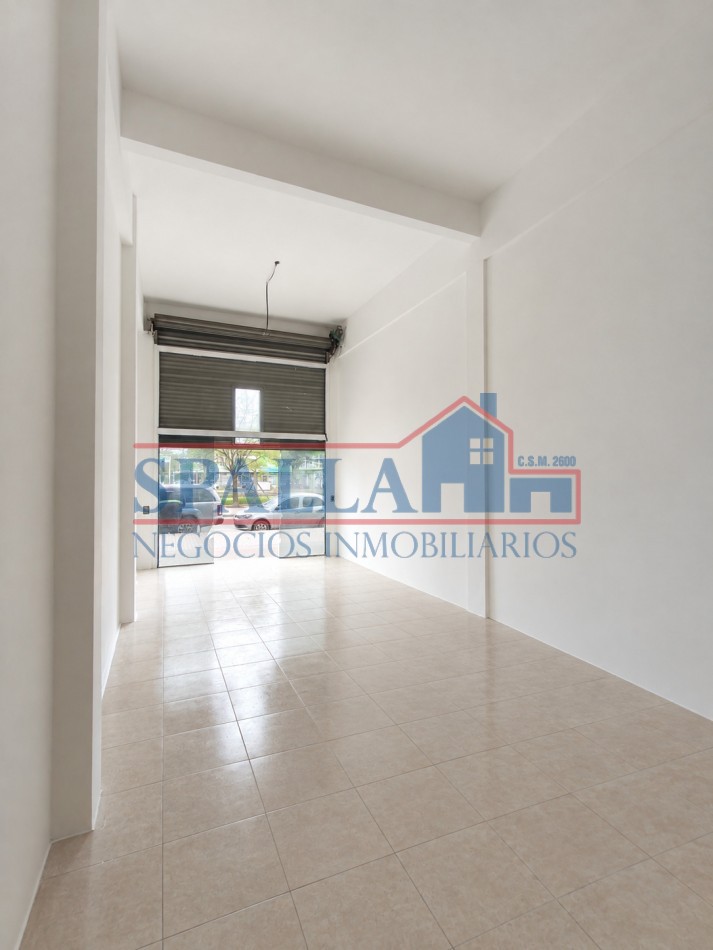 LOCAL COMERCIAL EN ALQUILER - FRENTE A LA ESTACION DE GRAND BOURG 