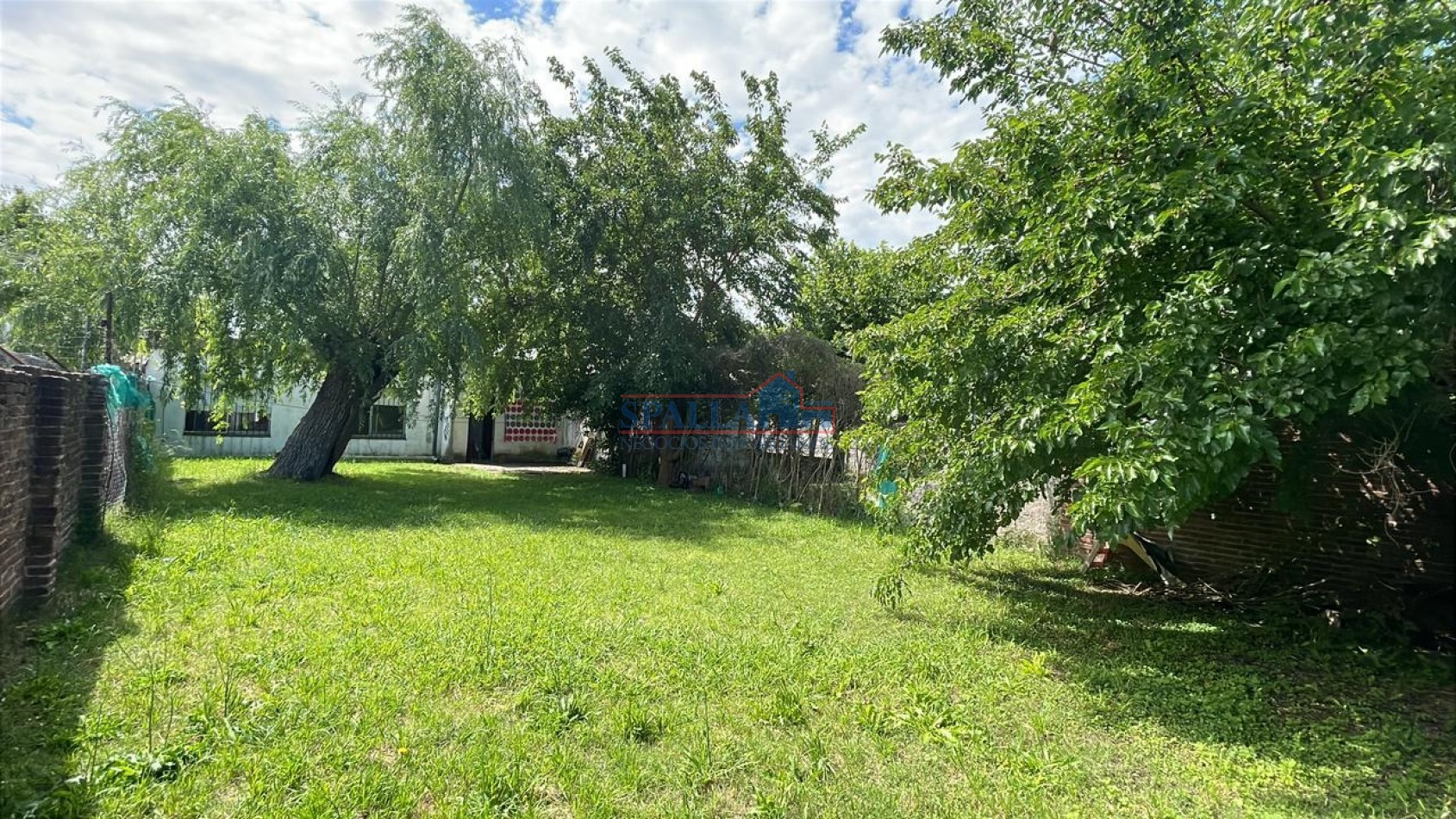ALQUILER CASA 4 AMBIENTES CON JARDIN EN PILAR CENTRO