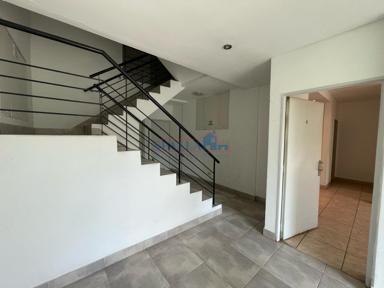 VENTA DEPARTAMENTO DOS AMBIENTES AL FRENTE PLANTA BAJA PILAR CENTRO 