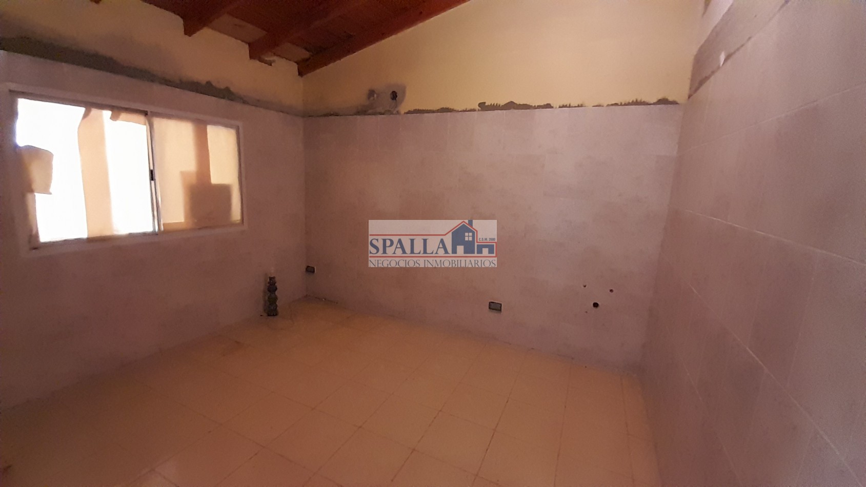 VENTA CASA QUINTA CON TINGLADO CERRADO EN PILAR, MULTIPLES USOS - OPORTUNIDAD 