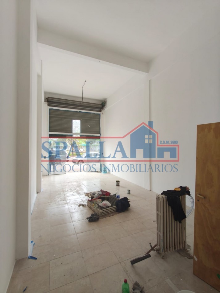 LOCAL COMERCIAL EN ALQUILER - FRENTE A LA ESTACION DE GRAND BOURG 