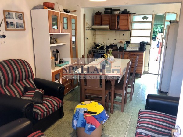 CASA EN VENTA CON PILETA - Jose C. Paz