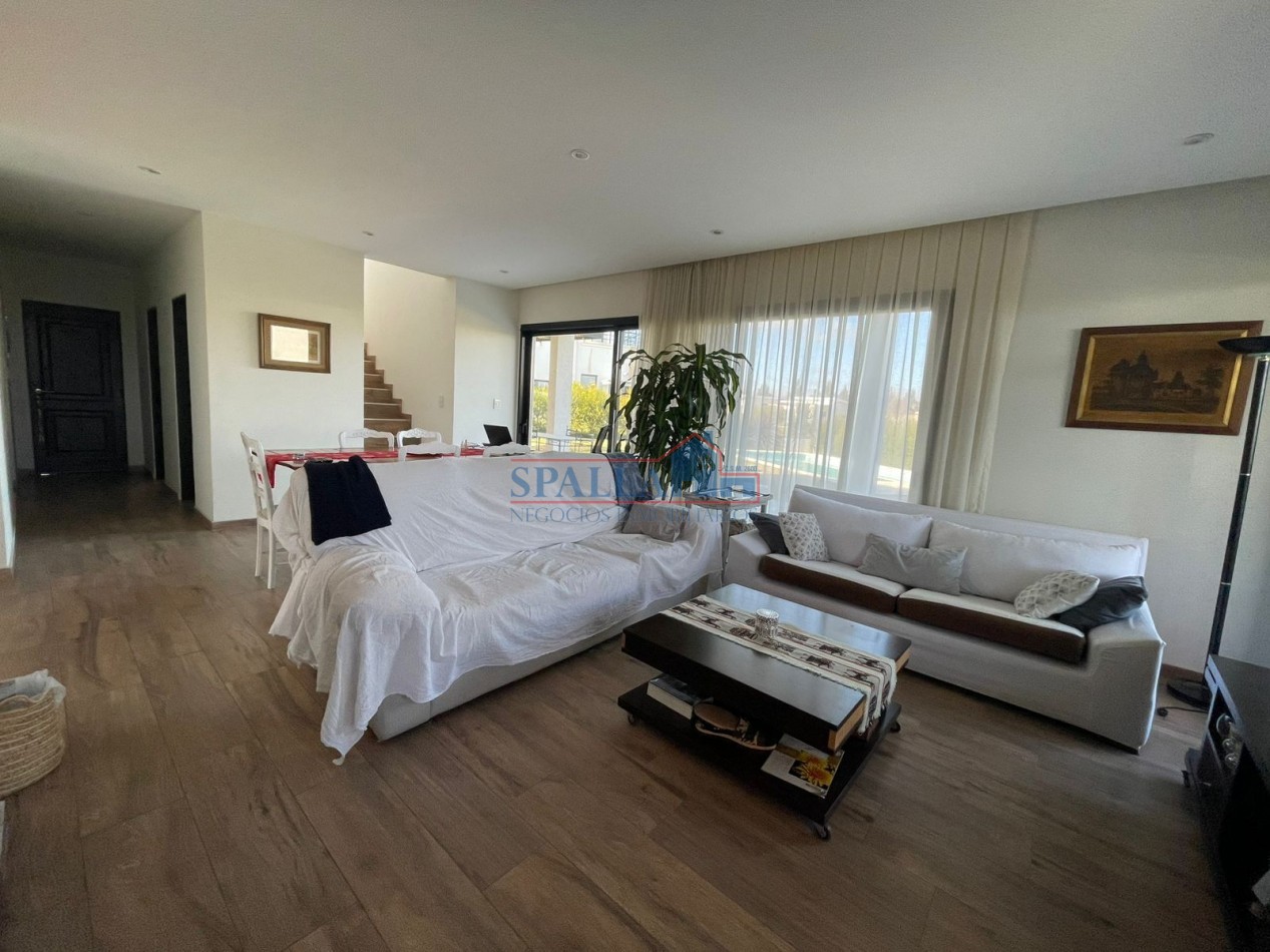 VENTA CASA 5 AMBIENTES AREA 1 BARRIO SAN SEBASTIAN 