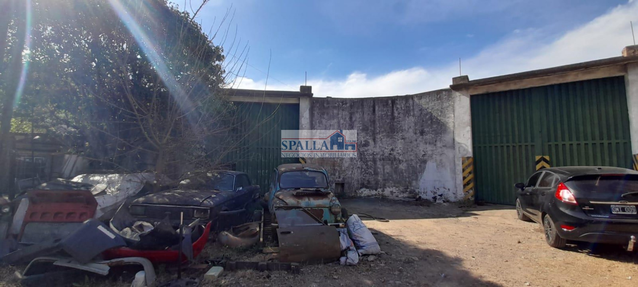 Excelente galpon en doble lote con doble porton a la venta - San Justo, La Matanza, Provincia de Buenos Aires