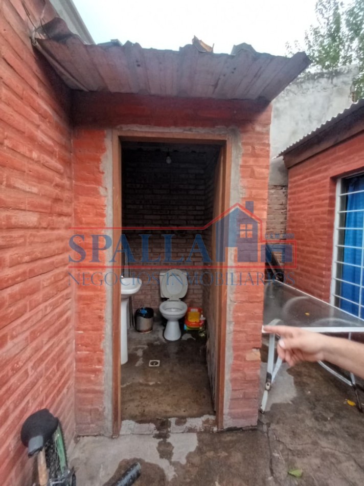 CASA EN VENTA  300 m² SOBRE LOTE PROPIO - A 200 mts RUTA 8 - LOCAL + GALPON - JOSE C. PAZ - ACEPTA FINANCIACION