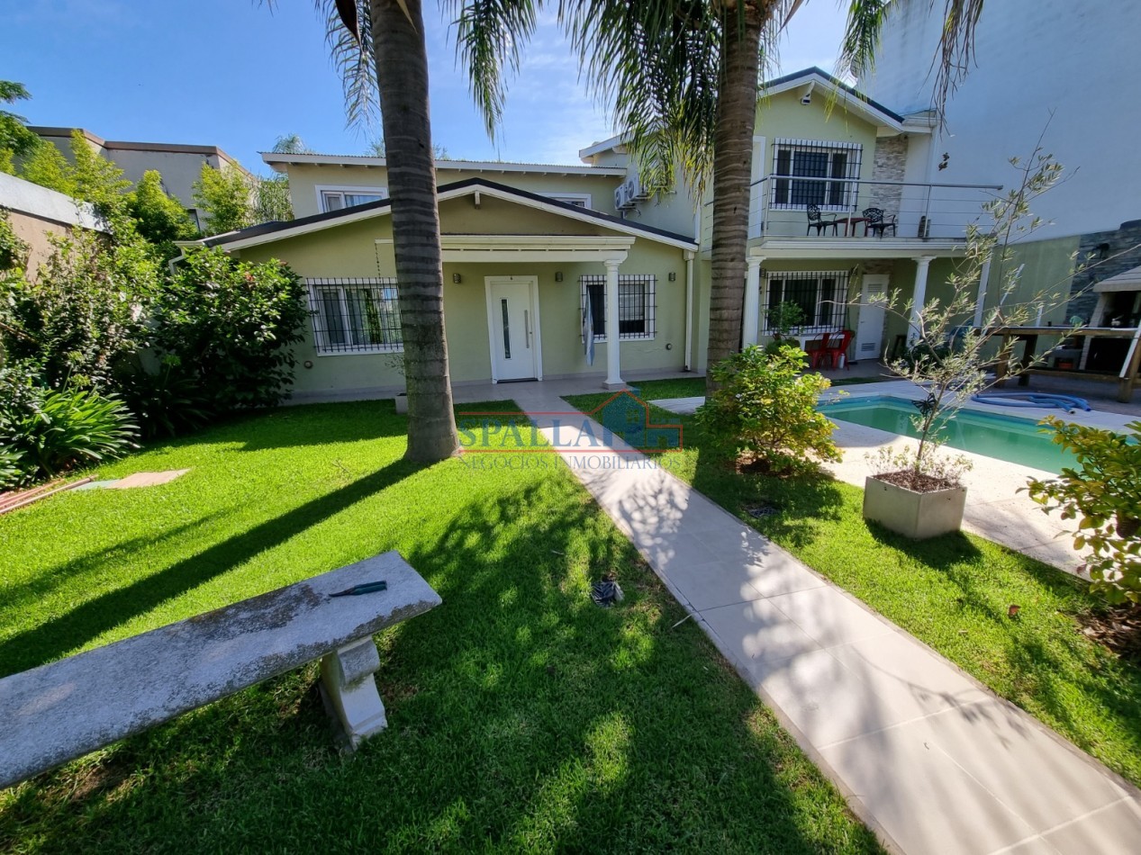 Casa 4 Ambientes con Piscina, 3 Suites y Garage Excelente Ubicacion en Pilar