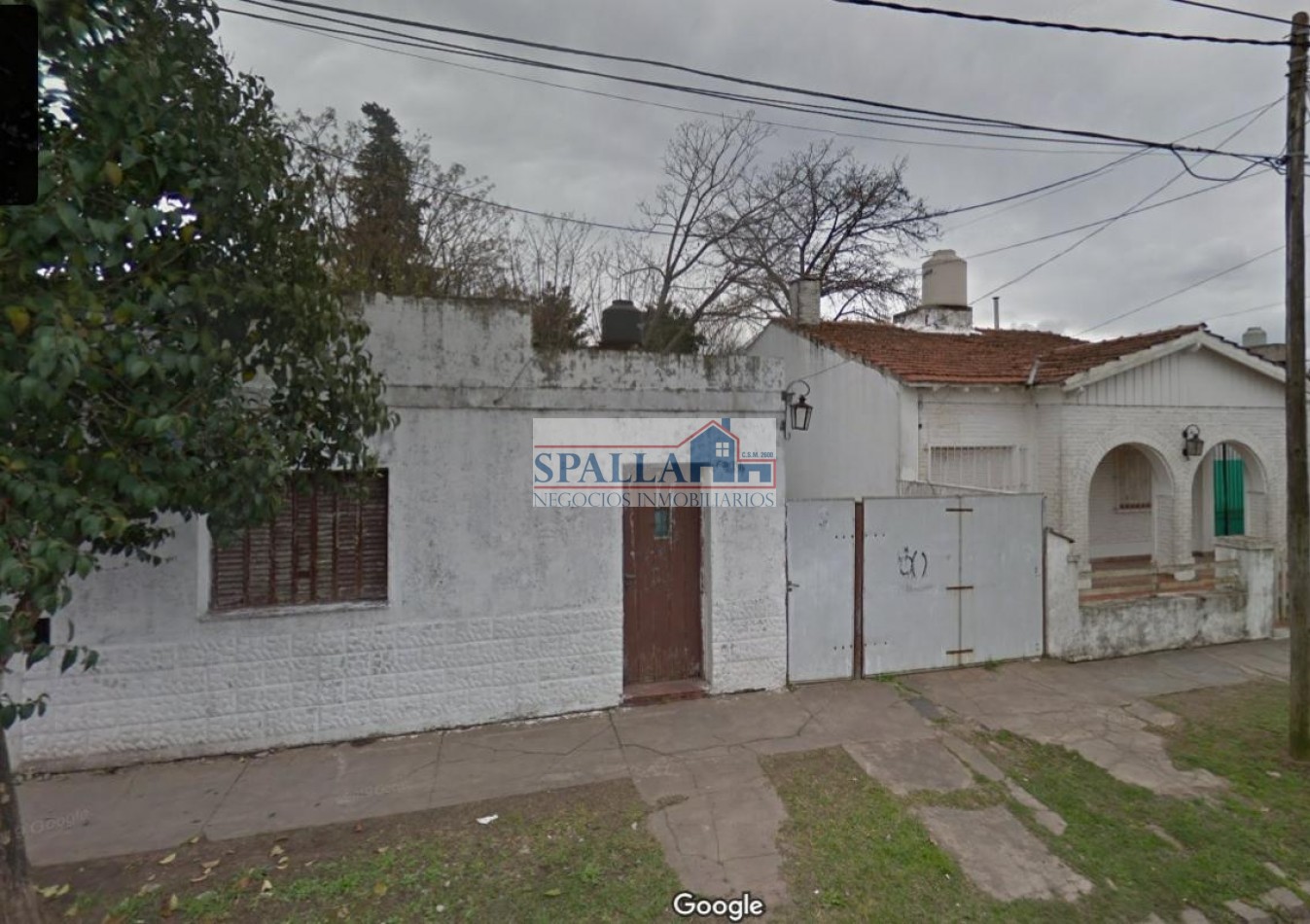 VENTA TERRENO CON CASA PILAR CENTRO A REFACCIONAR O DEMOLER UR1