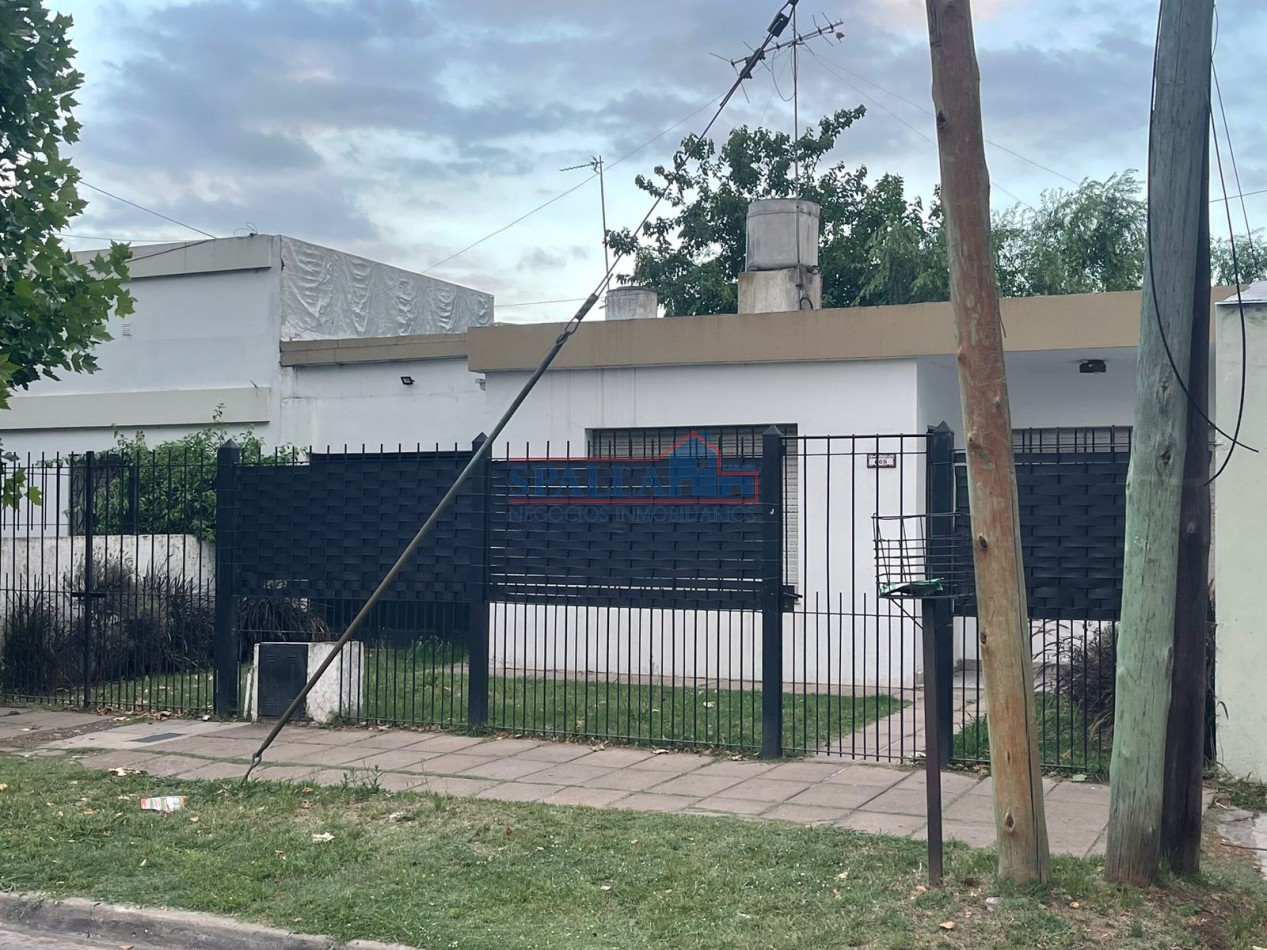 ALQUILER CASA 4 AMBIENTES CON JARDIN EN PILAR CENTRO