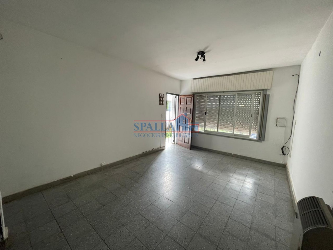 ALQUILER CASA 4 AMBIENTES CON JARDIN EN PILAR CENTRO