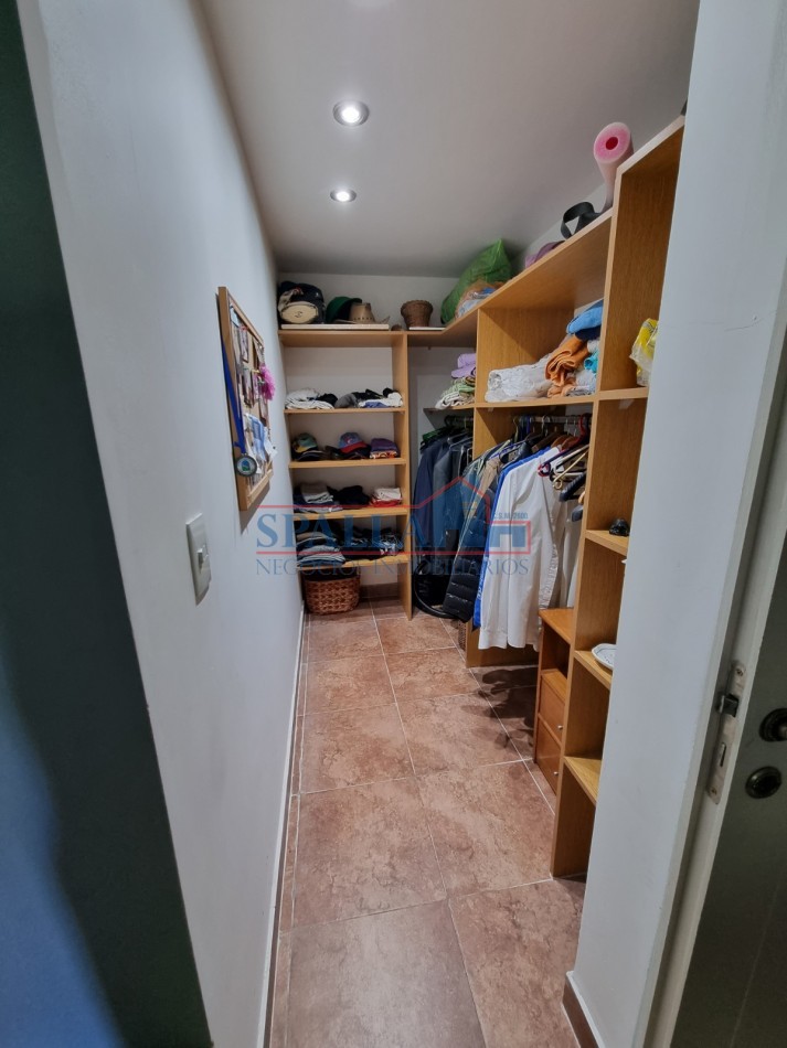 Casa 4 Ambientes con Piscina, 3 Suites y Garage Excelente Ubicacion en Pilar