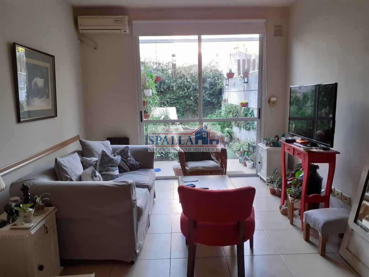 VENTA TRIPLEX 4 AMBIENTES CON COCHERA EN VILLA MORRA PILAR