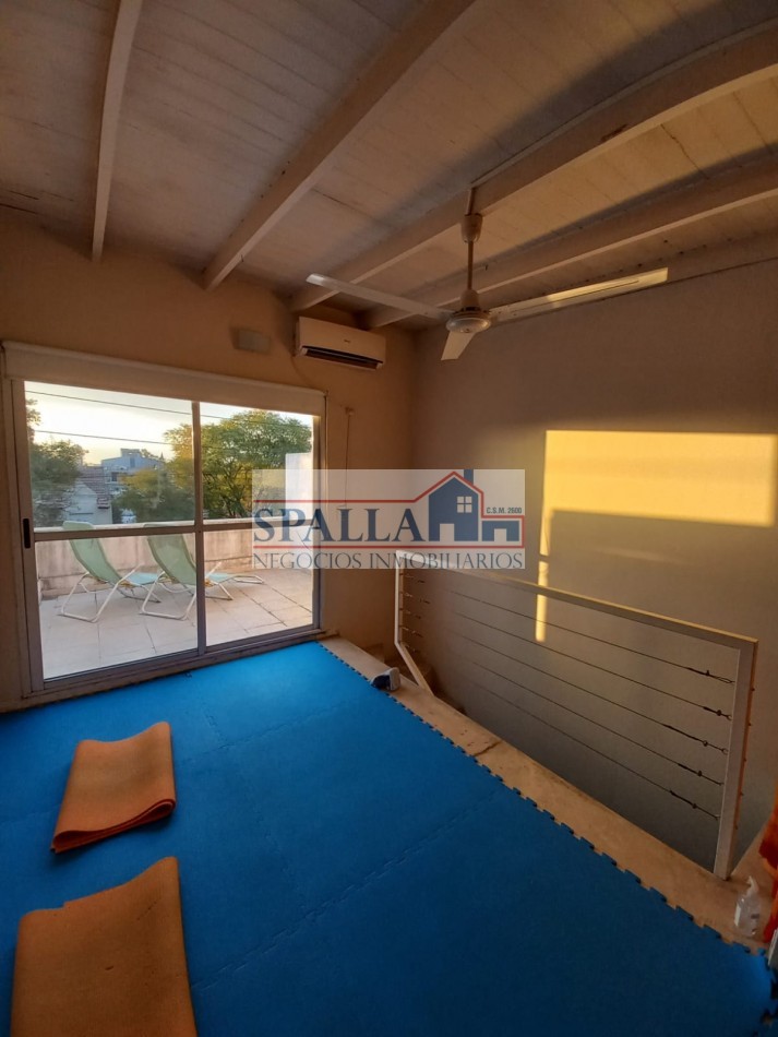 VENTA TRIPLEX 4 AMBIENTES CON COCHERA EN VILLA MORRA PILAR