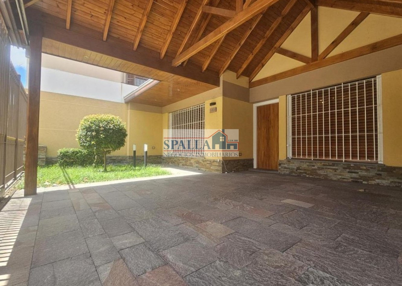 VENTA OPORTUNIDAD CASA 5 AMBIENTES CON PILETA Y QUINCHO AVELLANEDA WILDE 