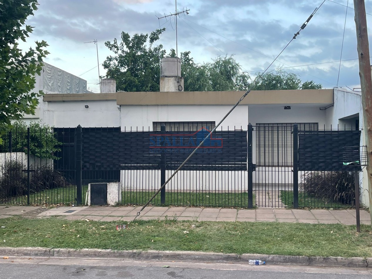 ALQUILER CASA 4 AMBIENTES CON JARDIN EN PILAR CENTRO