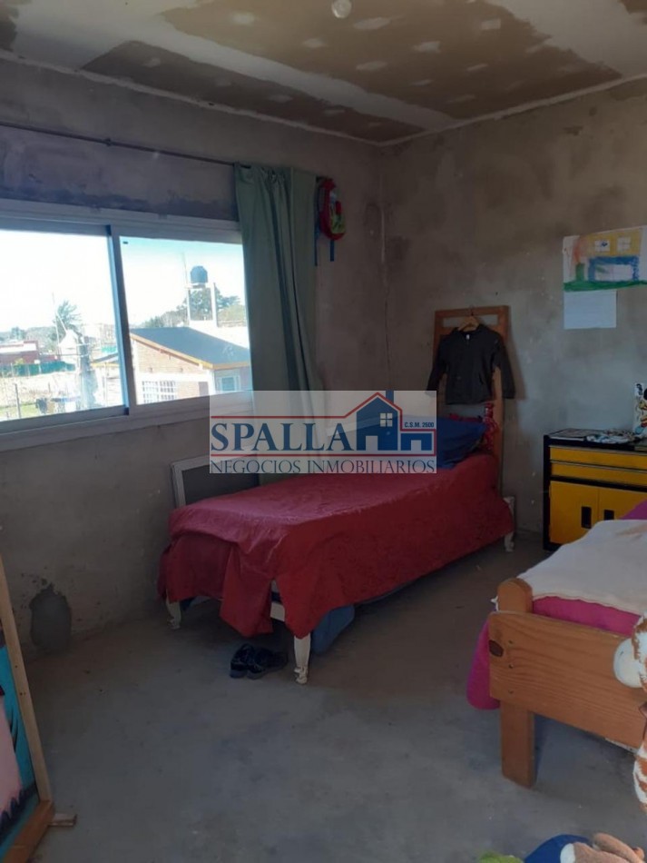 CASA EN VENTA 4 AMBIENTES CON GRAN FONDO EN  SAN VICENTE CANNING