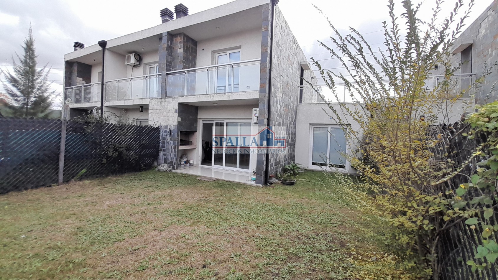 VENTA DUPLEX 4 AMBIENTES EN SPRING PARK PILAR