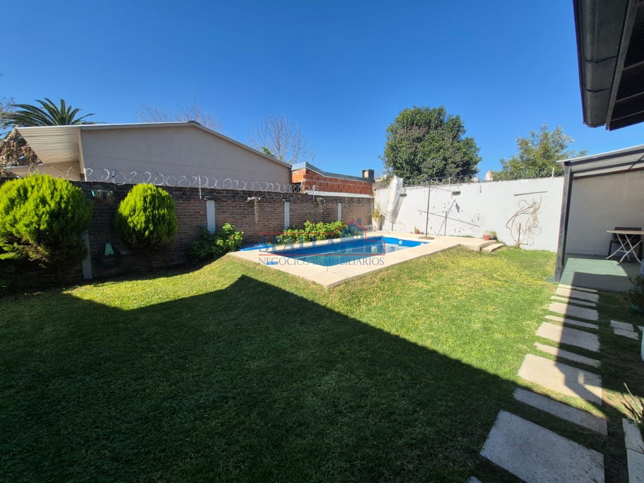 VENTA CASA 6 AMBIENTES PILAR CENTRO CON PILETA