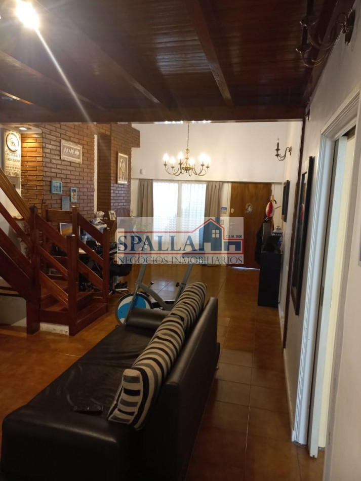 VENTA OPORTUNIDAD CASA 5 AMBIENTES CON PILETA Y QUINCHO AVELLANEDA WILDE 