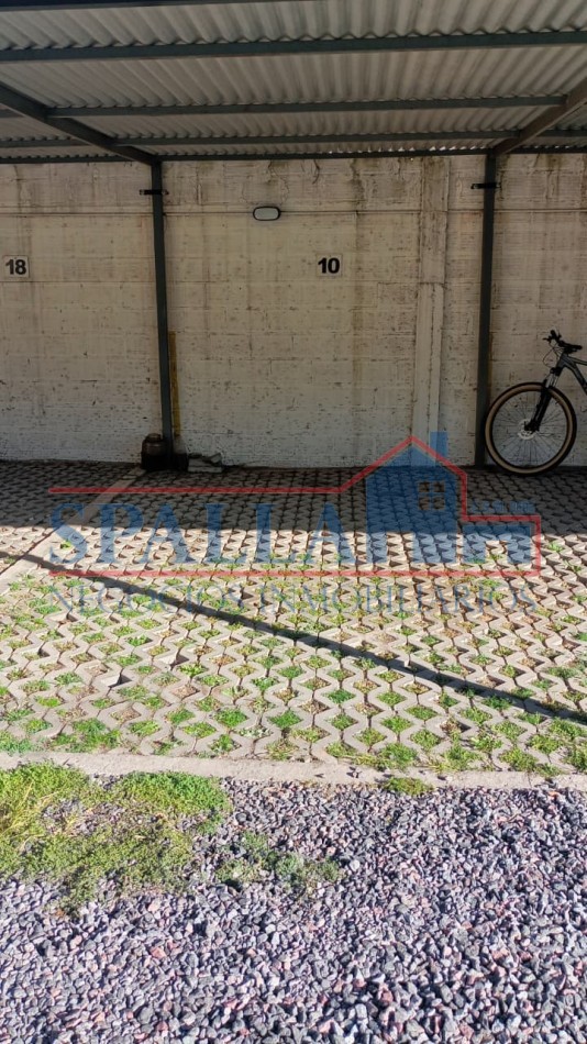 VENTA DE DEPARTAMENTO DOS AMBIENTES CON COHERA CUBIERTA , EXCELENTE UBICACION EN SAN MIGUEL