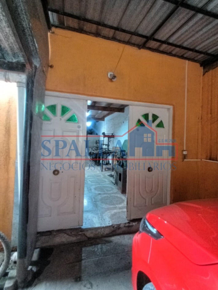 CASA EN VENTA  300 m² SOBRE LOTE PROPIO - A 200 mts RUTA 8 - LOCAL + GALPON - JOSE C. PAZ - ACEPTA FINANCIACION