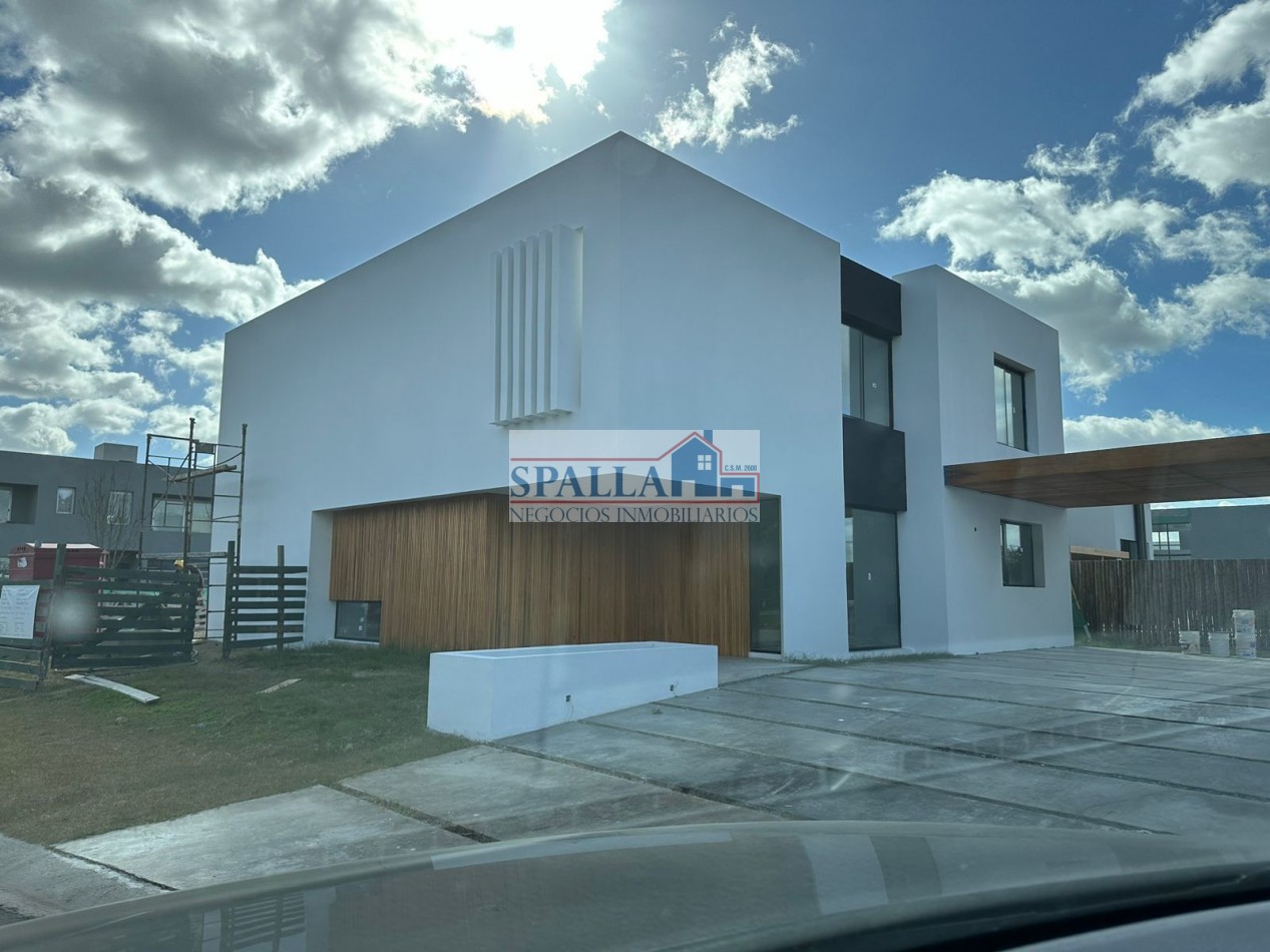 VENTA CASA 5 AMBIENTES EN BARRIO CERRADO LAGOON PILAR