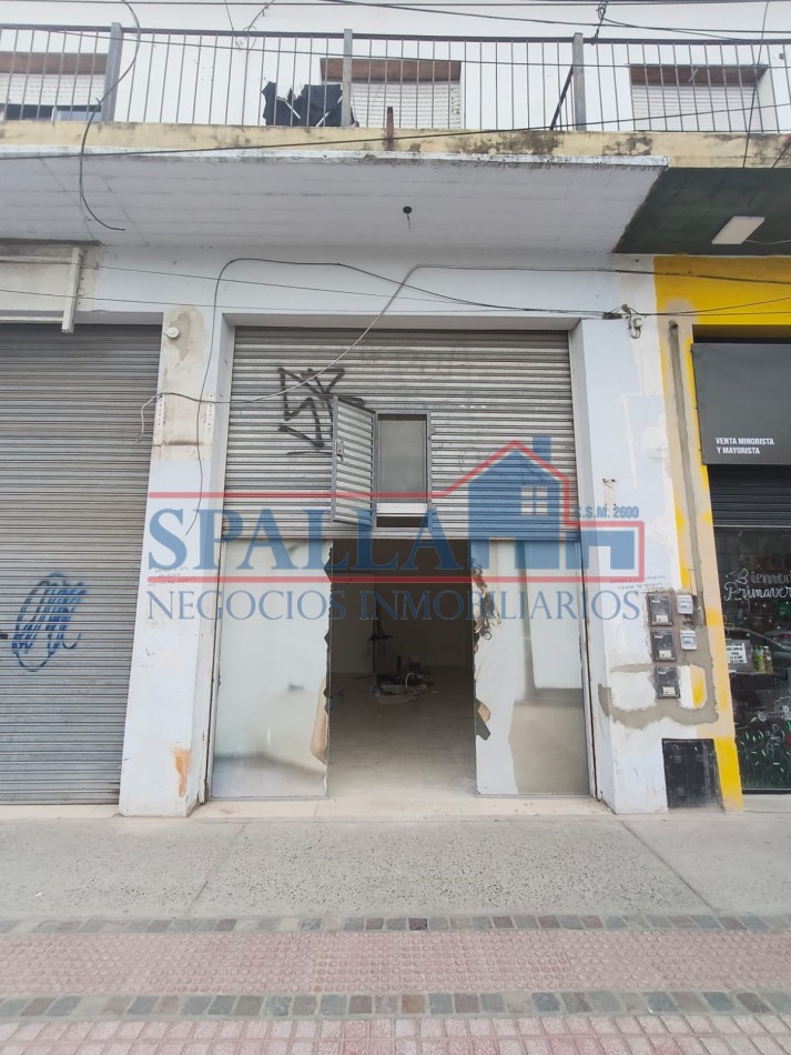 LOCAL COMERCIAL EN ALQUILER - FRENTE A LA ESTACION DE GRAND BOURG 