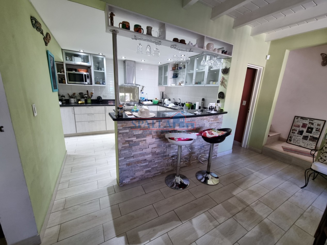 Casa 4 Ambientes con Piscina, 3 Suites y Garage Excelente Ubicacion en Pilar