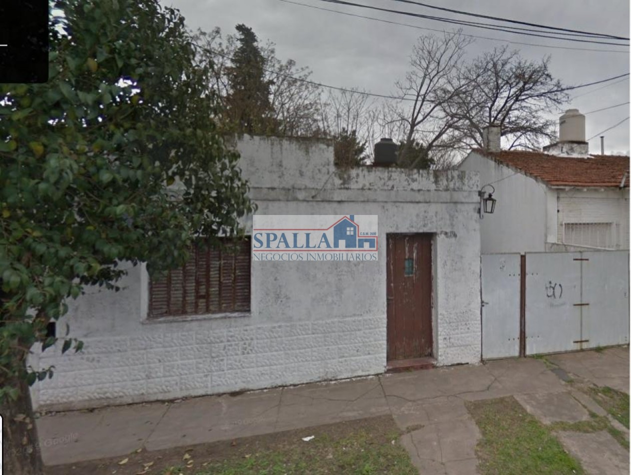 VENTA TERRENO CON CASA PILAR CENTRO A REFACCIONAR O DEMOLER UR1