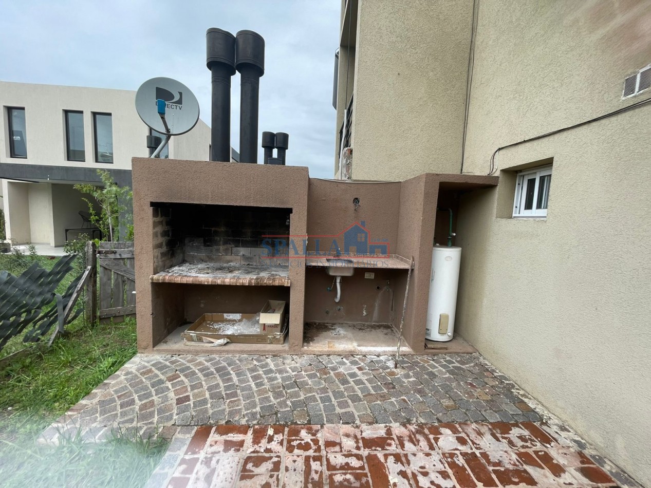 ALQUILER DEPARTAMENTO DOS AMBIENTES AMPLIO CON PARRILLA Y JARDIN