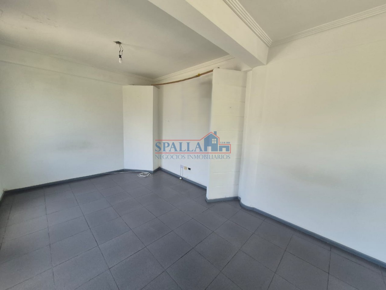 ALQUILER LOCAL COMERCIAL CON ESTACIONAMIENTO PROPIO PILAR CENTRO