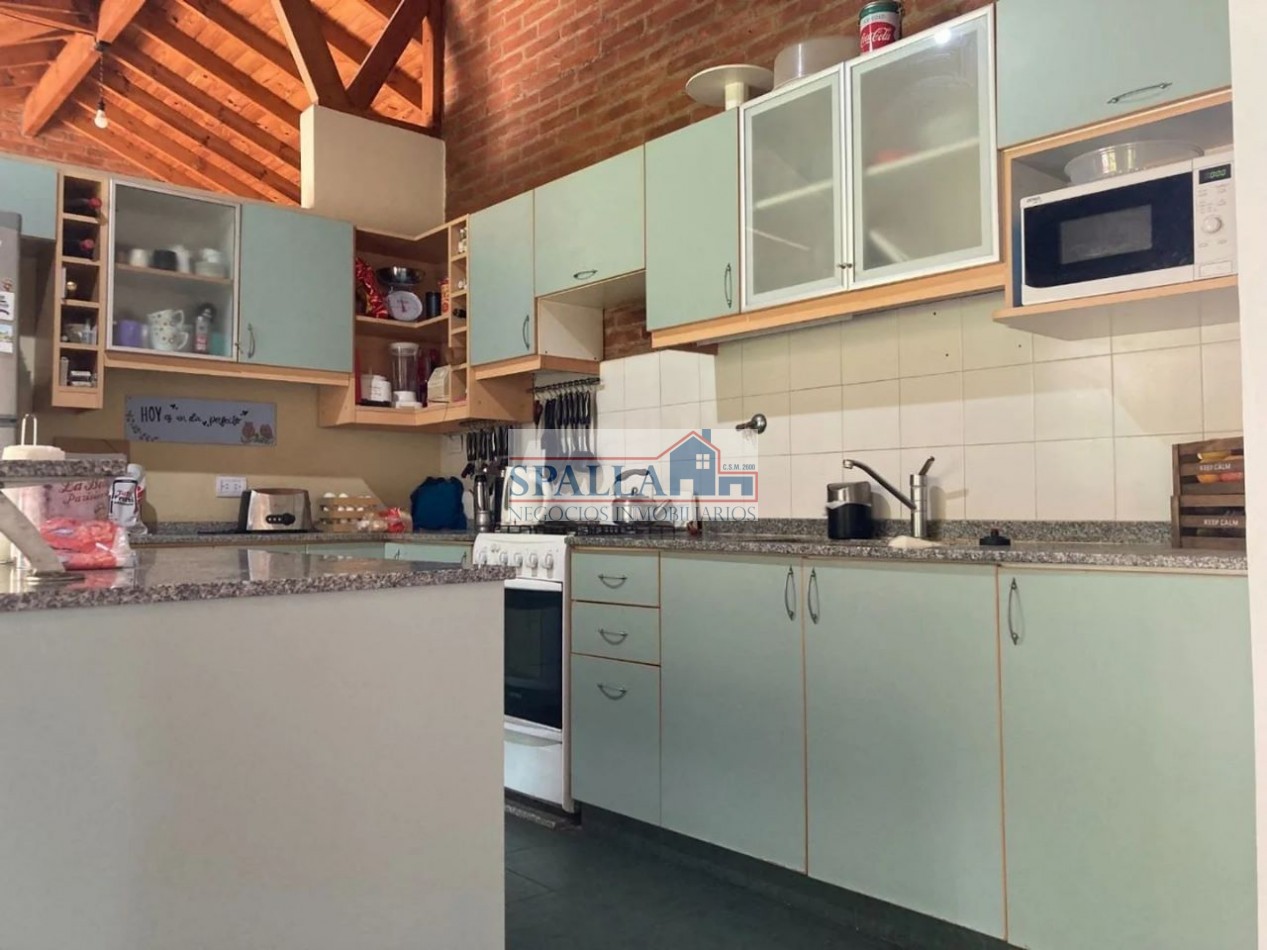 VENTA CASA LAS CONDES, PILAR. 5 AMBIENTES CON PILETA