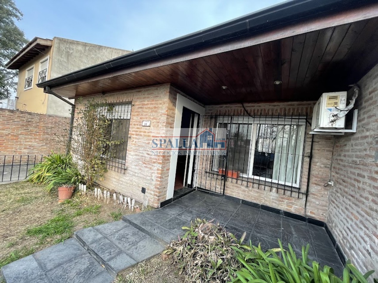 VENTA CASA 4 AMBIENTES APTA CREDITO PILAR CENTRO