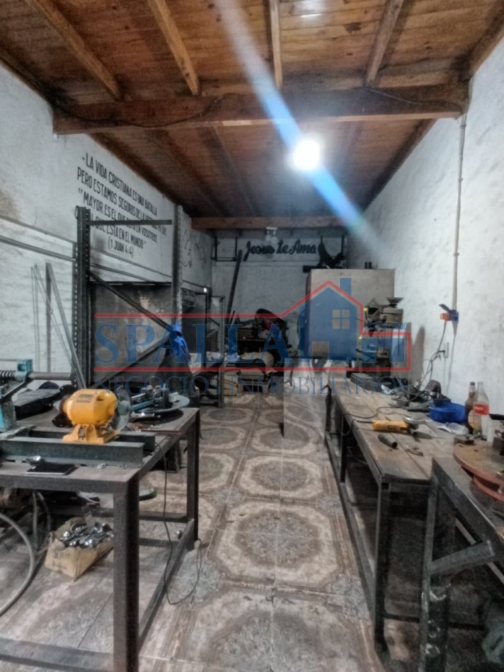 CASA EN VENTA  300 m² SOBRE LOTE PROPIO - A 200 mts RUTA 8 - LOCAL + GALPON - JOSE C. PAZ - ACEPTA FINANCIACION