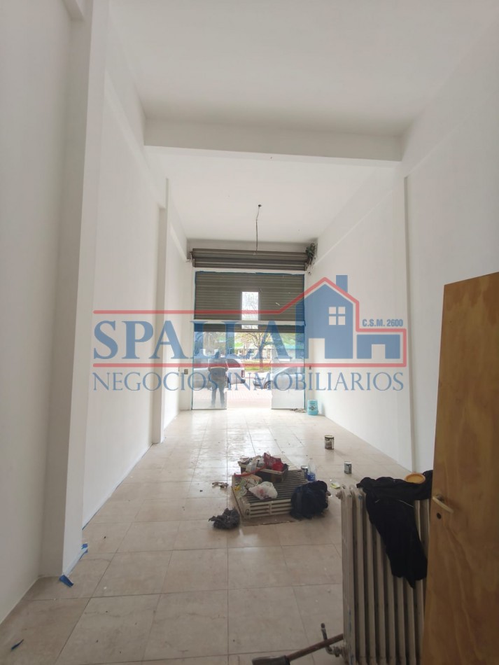 LOCAL COMERCIAL EN ALQUILER - FRENTE A LA ESTACION DE GRAND BOURG 