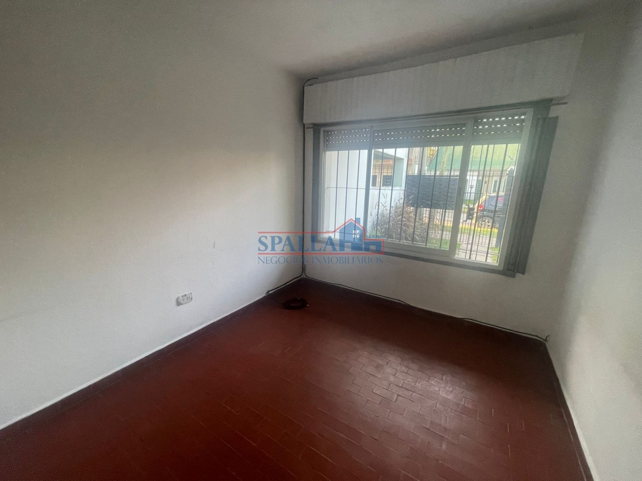 ALQUILER CASA 4 AMBIENTES CON JARDIN EN PILAR CENTRO